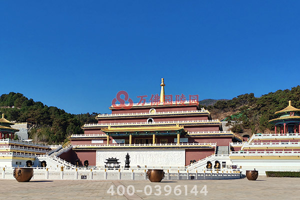 北京清东陵万佛园墓地寿衣为何要多件套设计，且包含哪些传统寓意？